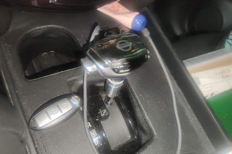 Used Nissan X-Trail 2015 2.0L CVT Comfort MAX Edition 2WD Gear Lever