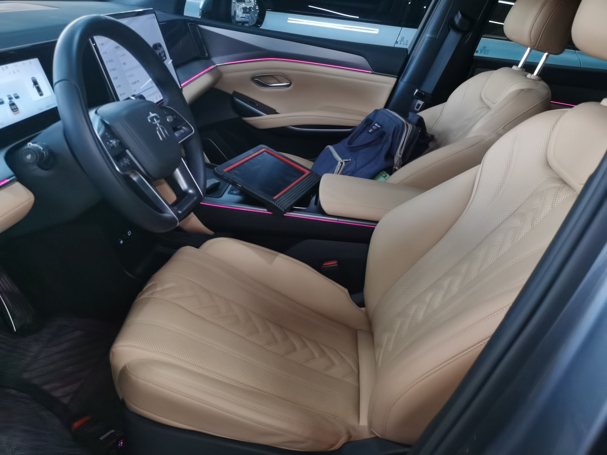 Переднее сиденье в автомобиле