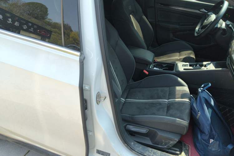 Used Volkswagen Golf 2023 Facelift 280TSI DSG R-Line
