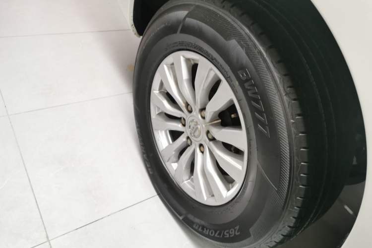 Used Nissan Patrol 2018 4.0L LinkedIn Edition Right Rear Wheel Hub