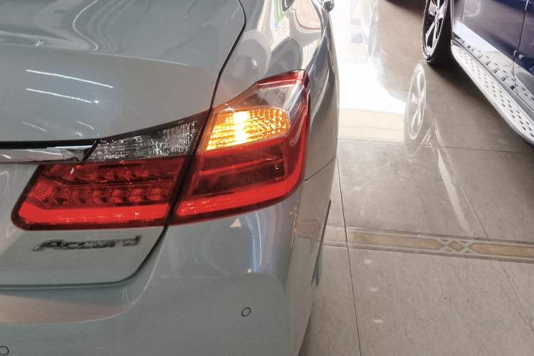 Used Honda Accord 2014 2.0L LX Comfort Edition Right Rear Taillight