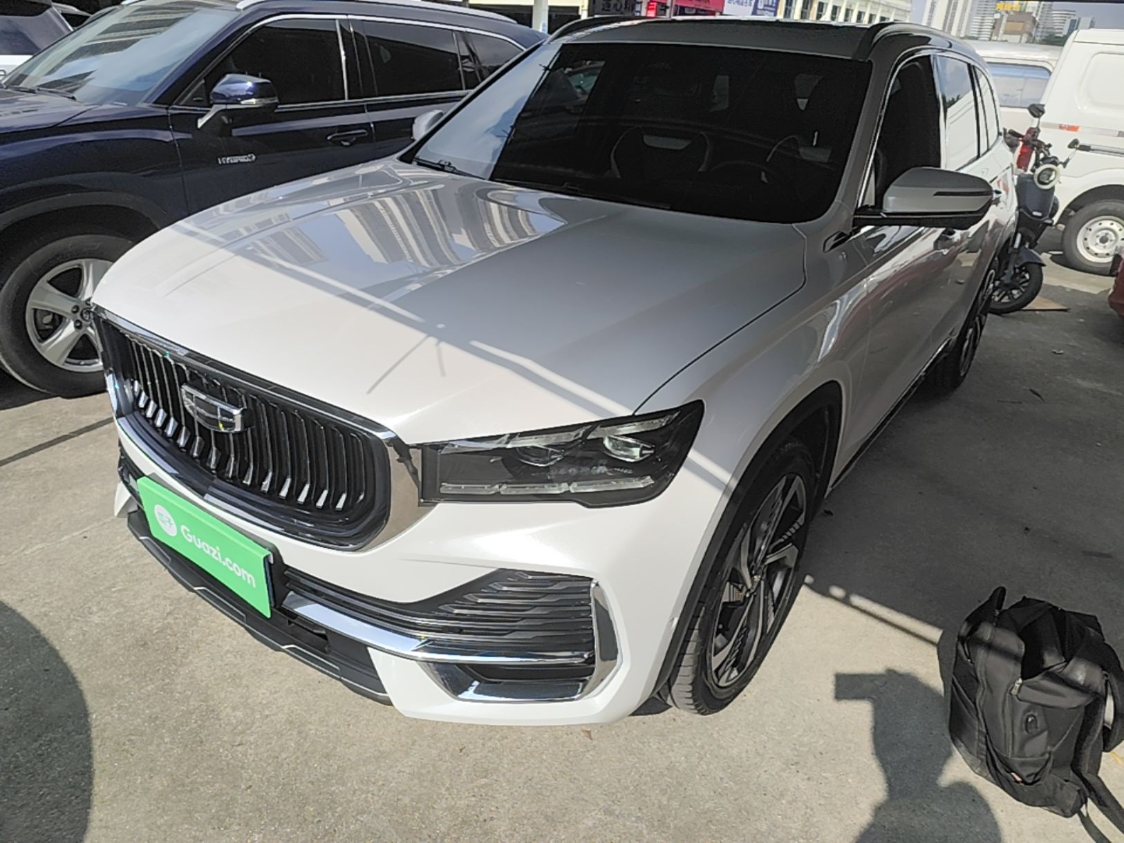 Под передней частью автомобиля