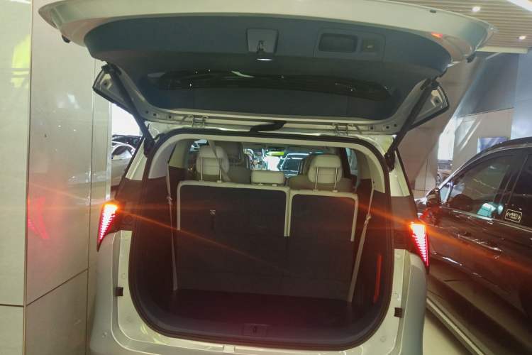 Used Buick GL8 New Energy 2024 Lu Zun Luxury Edition 7-Seater Trunk