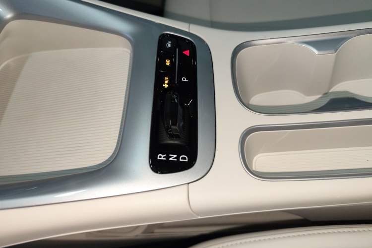 Used Geely Galaxy Geome 2025 UP 410km Exploration Edition Gear Lever