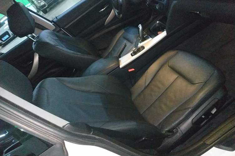 Used BMW 3 Series GT 2014 320i Leading Model
