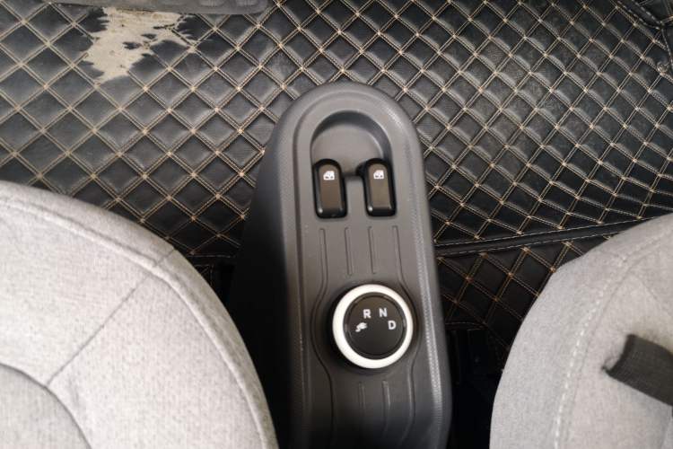 Used Wuling Hongguang MINIEV 2021 Macaron Premium Model – Lithium-NMC Gear Lever