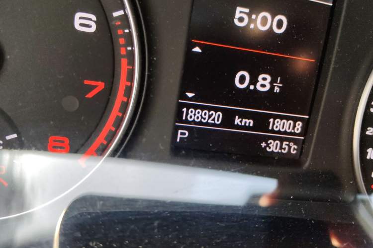 Used Audi Q3 2015 35 TFSI quattro Technology Edition Odometer Close Up