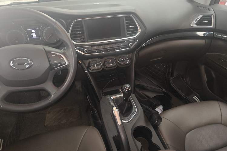 Used GAC Trumpchi GS4 2017 235T Manual Two-Wheel Drive Luxury Edition Audio And AC Panel