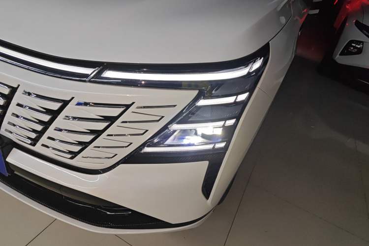 Used CHANGAN CS75 PLUS 2025 4th Generation 1.5T New Blue Whale Smart Luxury Edition Left Front Headlight