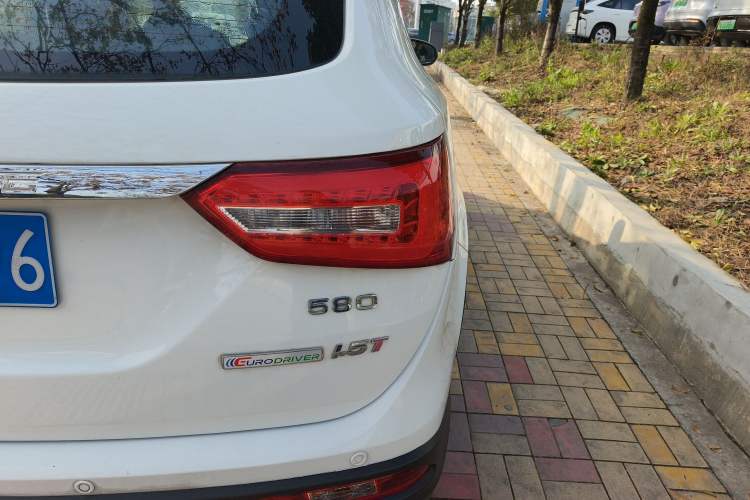 Used Dongfeng Fengon 580 2017 1.5T Manual Luxury Model