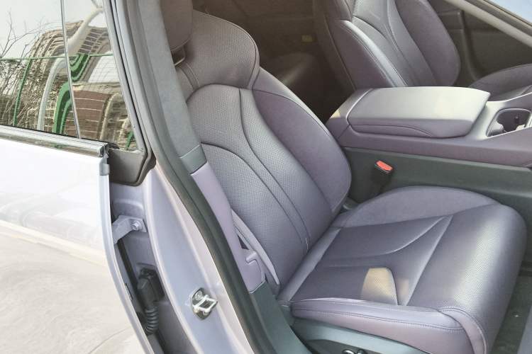 Used XPeng P7 2025 Model—702 Long Range Ultra Right Front Seat