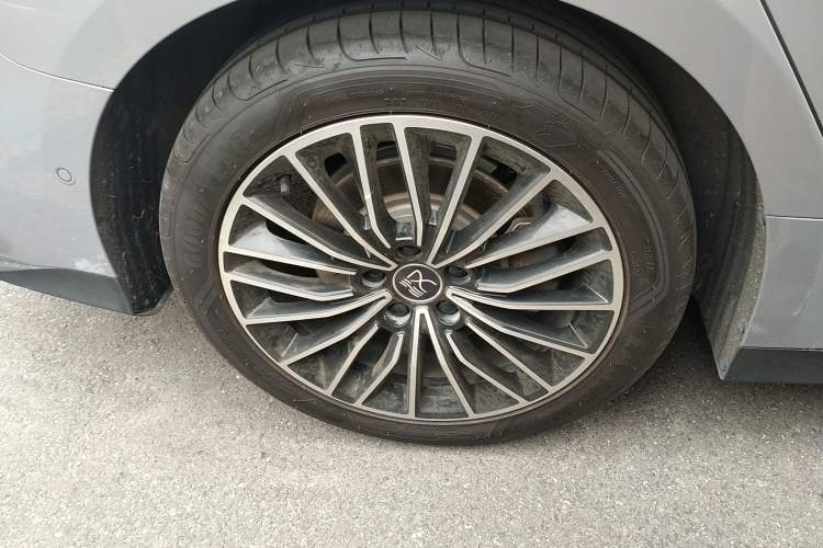 Used BYD Han 2025 DM-i 125KM LiDAR-Powered Intelligent Driving Model Right Rear Wheel Hub