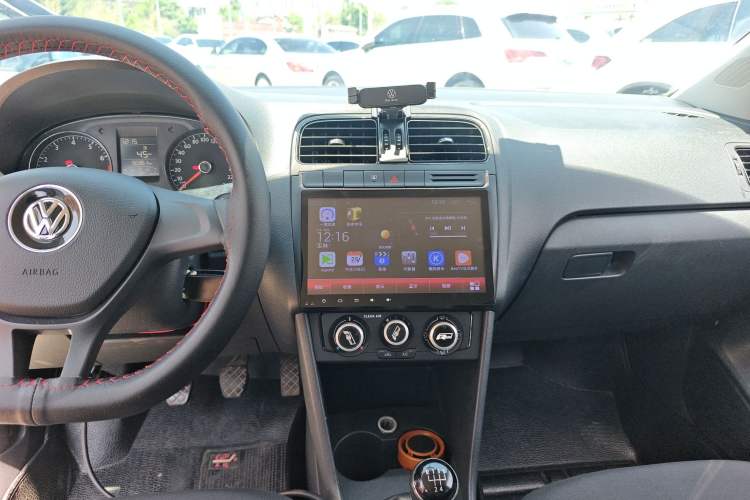 Used Volkswagen Polo 2016 1.4L Manual Fashion Model Audio And AC Panel