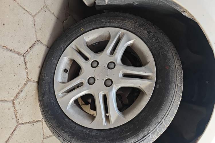 Used Geely Auto Diamond 2014 Sedan 1.5L Manual Entry-Level Model Right Front Wheel Hub