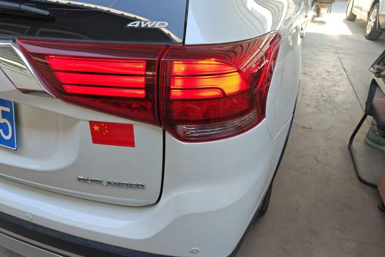 Used Mitsubishi Outlander 2020 2.4L 4x4 Zhi Xiang Edition 7-Seater
