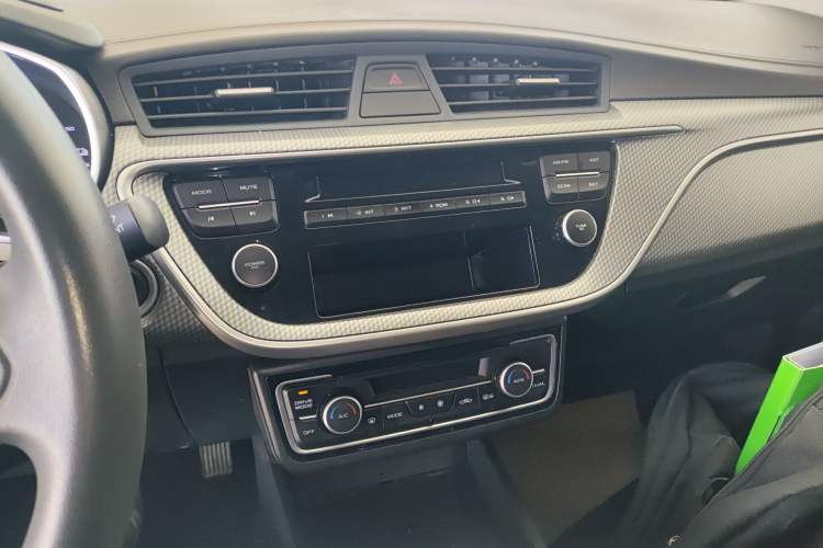 Used Geely Auto Emgrand New Energy 2022 EV Pro Ride-Hailing Version Lithium Iron Phosphate Audio And AC Panel