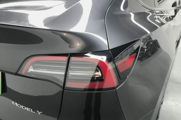 Used Tesla Model Y 2024 Rear-Wheel-Drive Version Right Rear Taillight