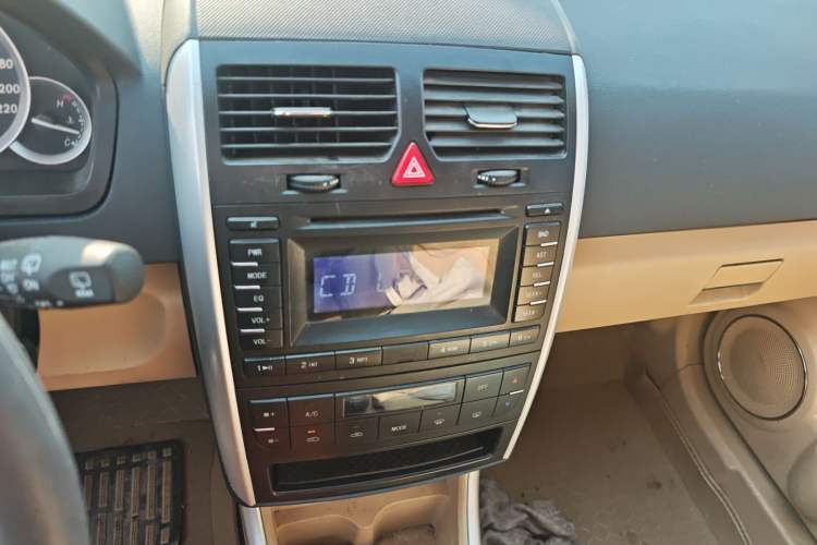 Used BAIC E Series 2013 Hatchback 1.5L Manual Lotte Edition Audio And AC Panel