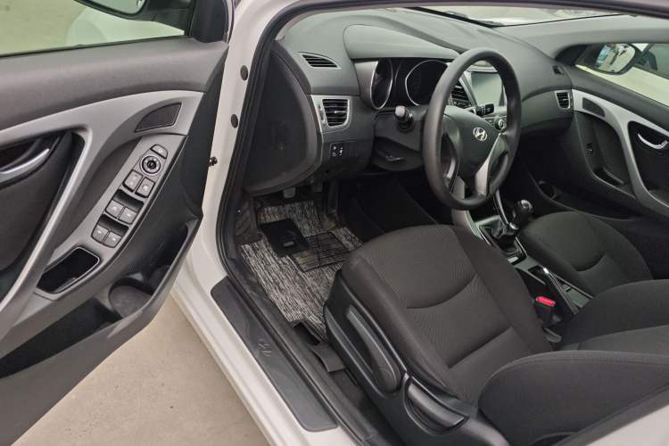 Used Hyundai Elantra (5th Generation / Langdong) 2016 1.6L Manual Luxury Model Driver Seat
