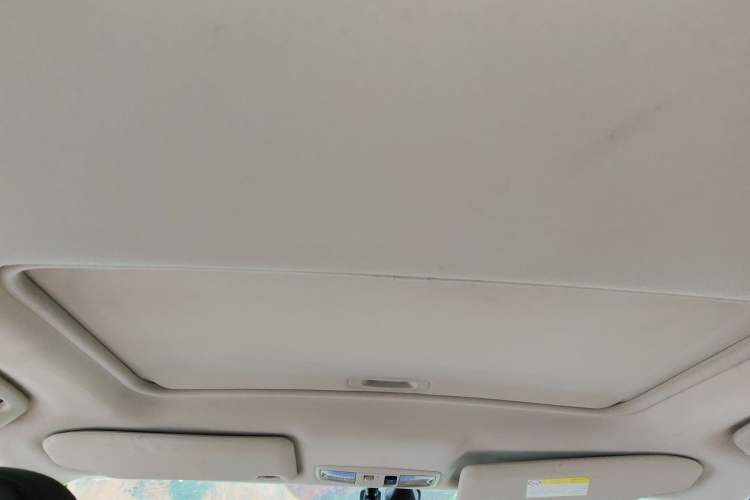 Used Mitsubishi Outlander 2019 2.4L Two-Wheel Drive ZhiXing Version 5 Seats China V Emission Standard