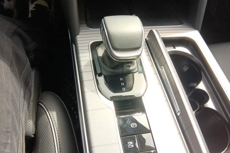 Used Hongqi HS7 PHEV 2024 2.0T PHEV Four-Wheel-Drive Flagship Edition 6 Seats Gear Lever