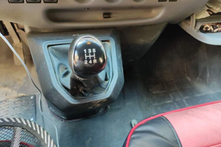 Used JMC Transit 2017 2.8T Commercial Version Short Wheelbase Mid-Roof 6/7/8-Seater JX493