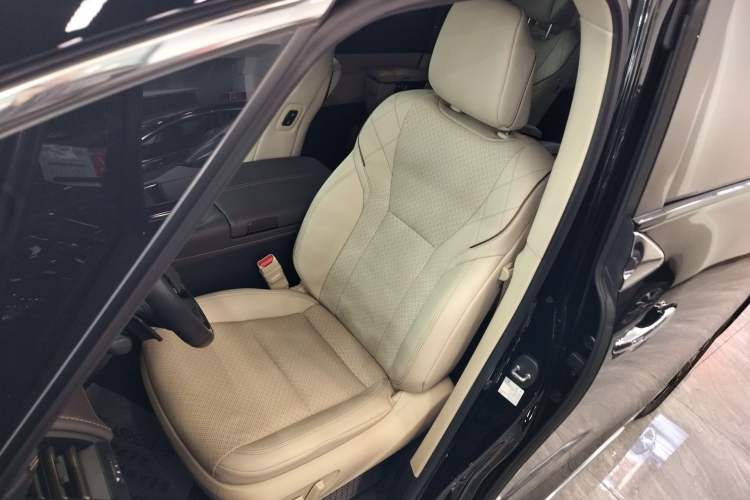 Used Toyota Alphard 2024 Dual-Engine 2.5L Prestige Edition
