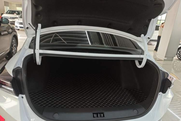 Used Dongfeng Aeolus Yixuan MAX 2023 1.5T Ultra-Stylish Trendsetting Dad Edition