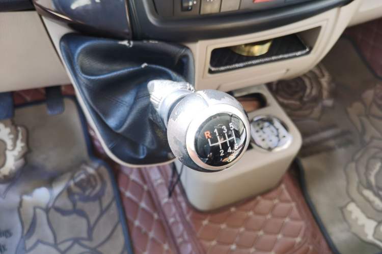 Used King Long Kaite 2018 2.8T Shangchai Business Vehicle SC28R