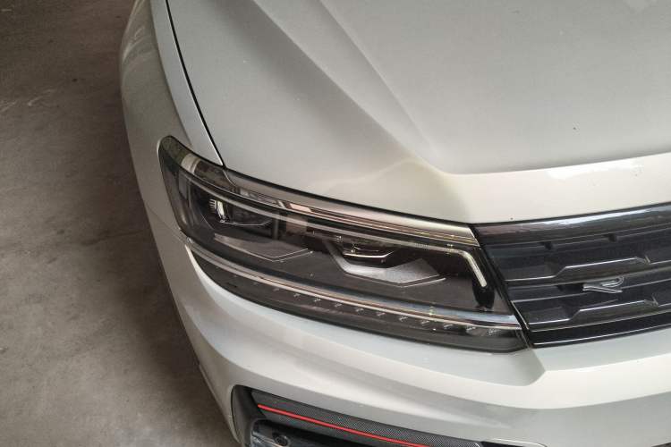 Used Volkswagen Tiguan L 2021 380TSI Automatic All-Wheel Drive R-Line Comfort Plus 7-Seater Right Front Headlight