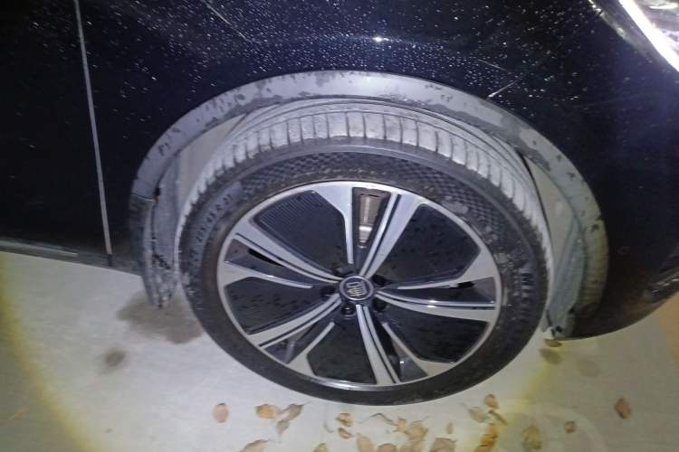 Used BYD Tang New Energy 2022 DM-p 215KM Four-Wheel Drive Flagship Model Right Front Wheel Hub