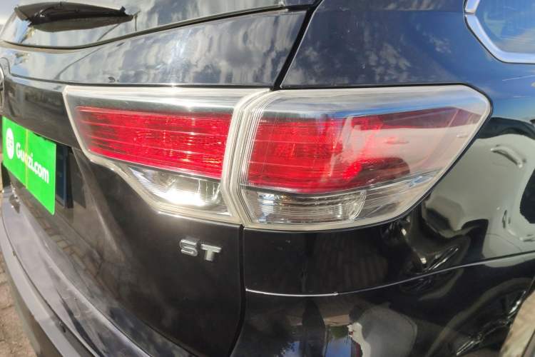 Used Toyota Highlander 2015 2.0T Two-Wheel Drive Elite Edition 5 Seats Right Rear Taillight
