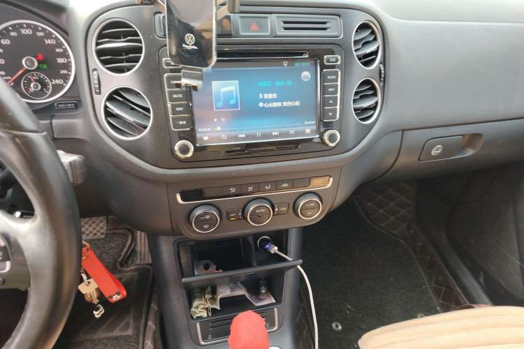 Used Volkswagen Tiguan 2015 1.8TSI Automatic Two-Wheel Drive Comfort Edition Audio And AC Panel