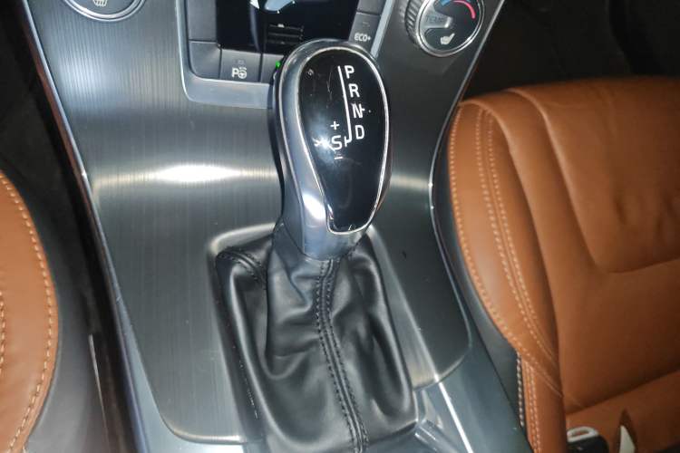 Used Volvo V60 2015 T5 Zhiya Edition