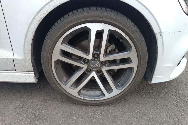 Used Audi A3 2020 Limousine 35 TFSI Sporty Version China VI Right Front Wheel Hub