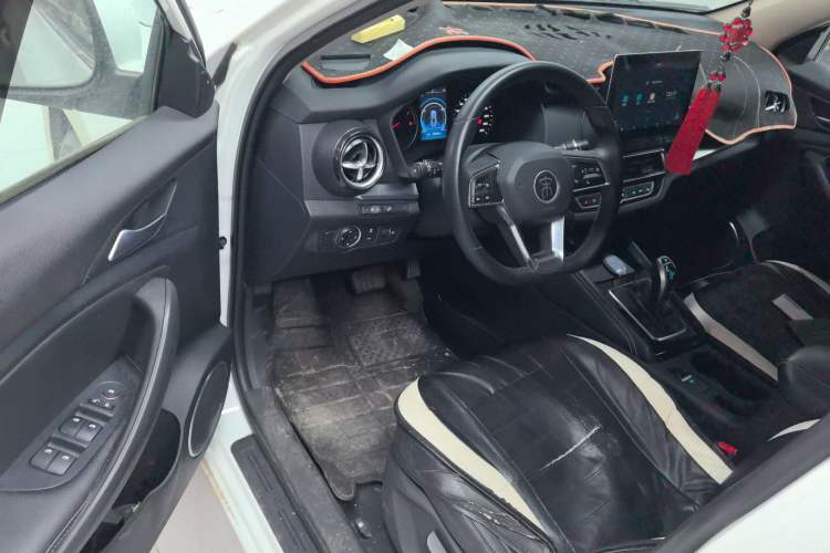 Used BYD Song 2020 Classic Edition 1.5T Automatic Elite Model Interior 3