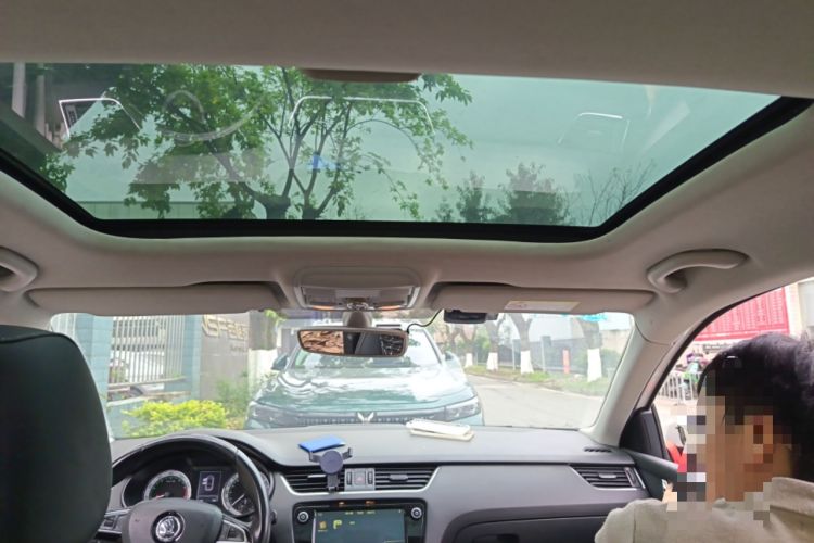 Used Skoda Octavia 2018 1.6L Automatic Luxury Edition Headliner