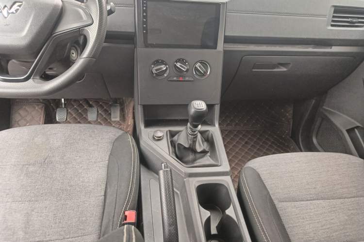 Used Wuling Hongguang PLUS 2020 1.5L Manual Standard Edition 7-Seater
