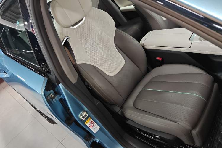 Used Deepal L07 2024 230Max Qiankun Intelligent Driving ADS SE Range-Extended Version Right Front Seat