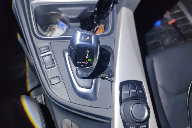 Used BMW 3 Series 2015 320i Luxury Line Stylish Edition