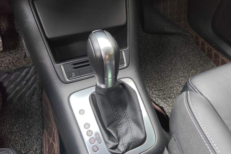 Used Volkswagen Tiguan 2016 300TSI Automatic Two-Wheel Drive Comfort Edition Gear Lever