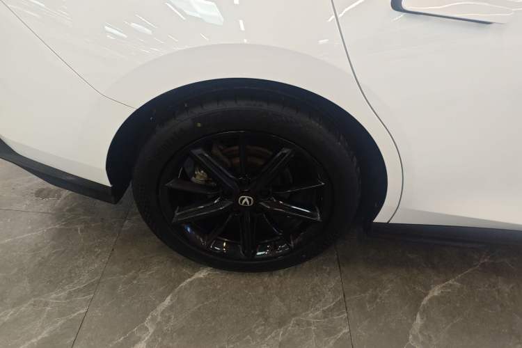 Used CHANGAN UNI-V 2023 1.5T Premium Model Right Rear Wheel Hub