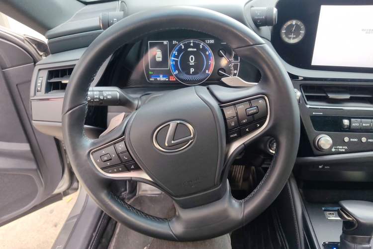 Used Lexus ES 2023 200 Excellence Edition

