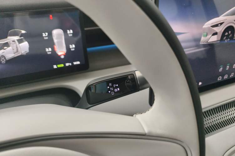 Used XPeng X9 2025 650 Long-Range Max Gear Lever