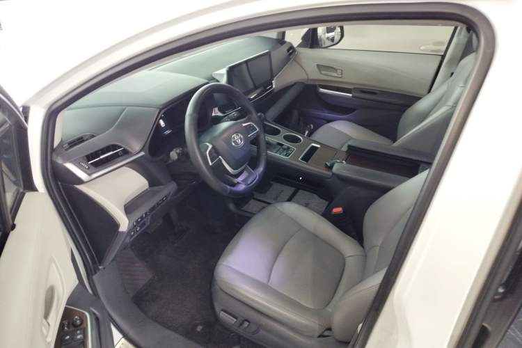 Used Toyota SIENNA 2023 2.5L Hybrid Comfort Edition Driver Seat