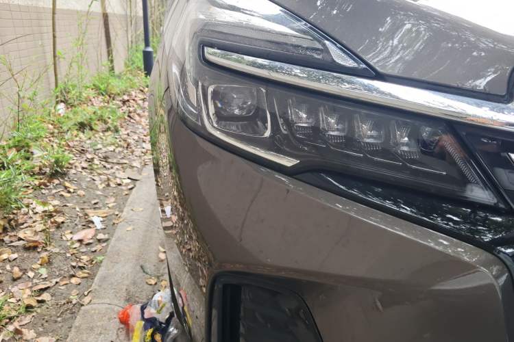 Used Buick GL8 2023 Land Executive Class Comfort Model
