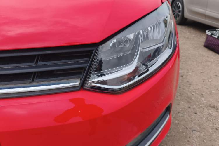 Used Volkswagen Polo 2014 1.4L Automatic Comfort Edition Left Front Headlight