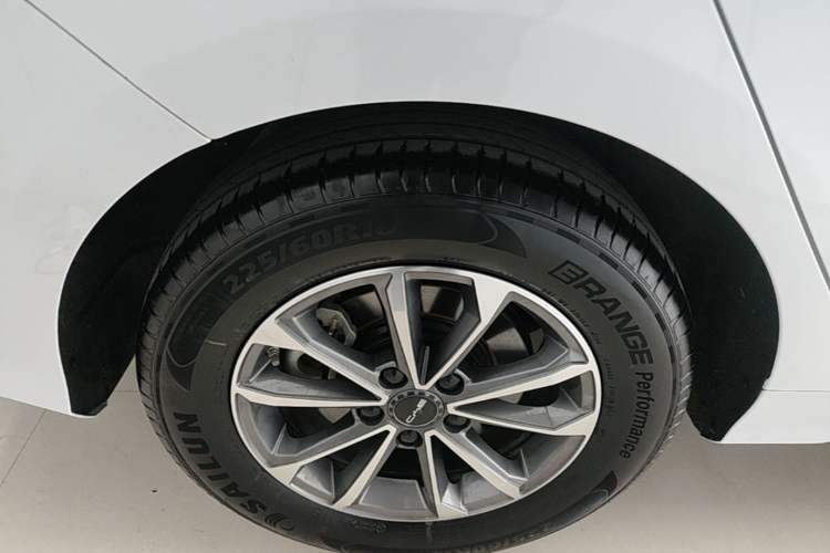 Used BYD Destroyer 05 2024 HONOR Edition DM-i 55KM Luxury Model Right Rear Wheel Hub