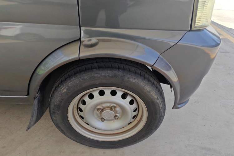 Used Dongfeng Xiaokang K07II 2013 1.0L Base Version Right Front Wheel Hub