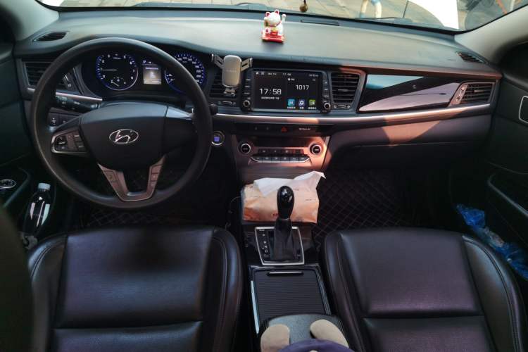 Used Hyundai Mistra 2019 1.8L Automatic Smart GLS China VI Standard Center Console